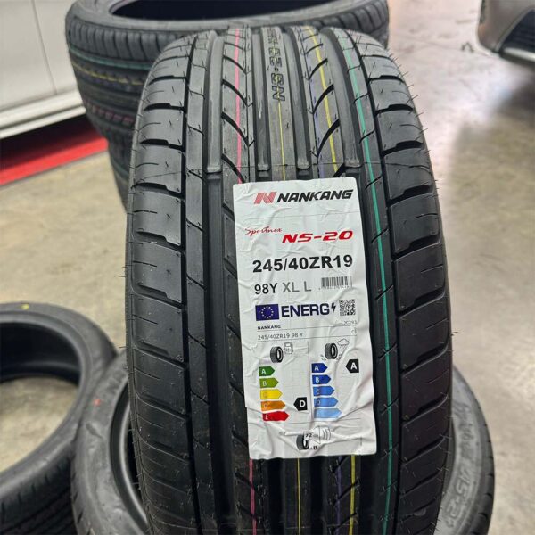 245/40 R19 Sportrak - Image 2