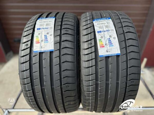 255/35 R19 Sportrak