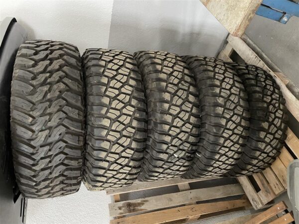 35x12.5 R17 Sportrak - Image 2